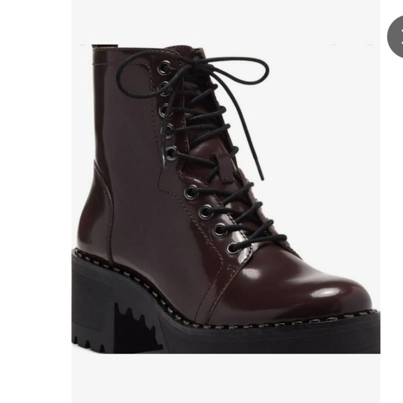 VINCE CAMUTO Mecale Lace-Up Bootie